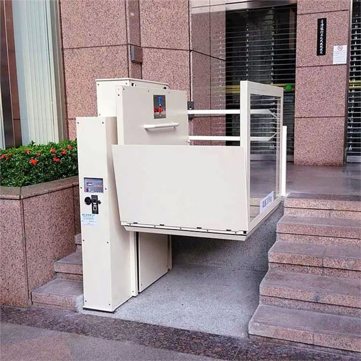 Ascensor per a cadires de rodes per a gent gran