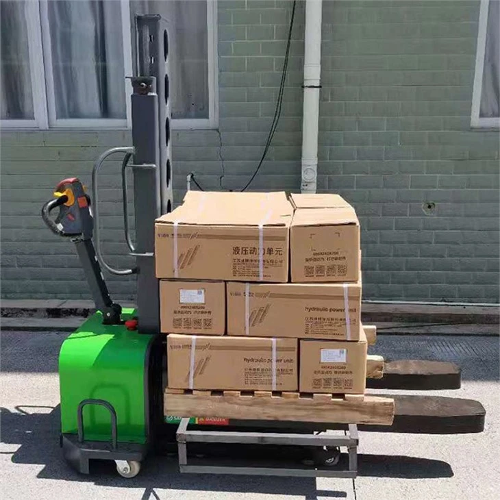Transpaleta autoelevable